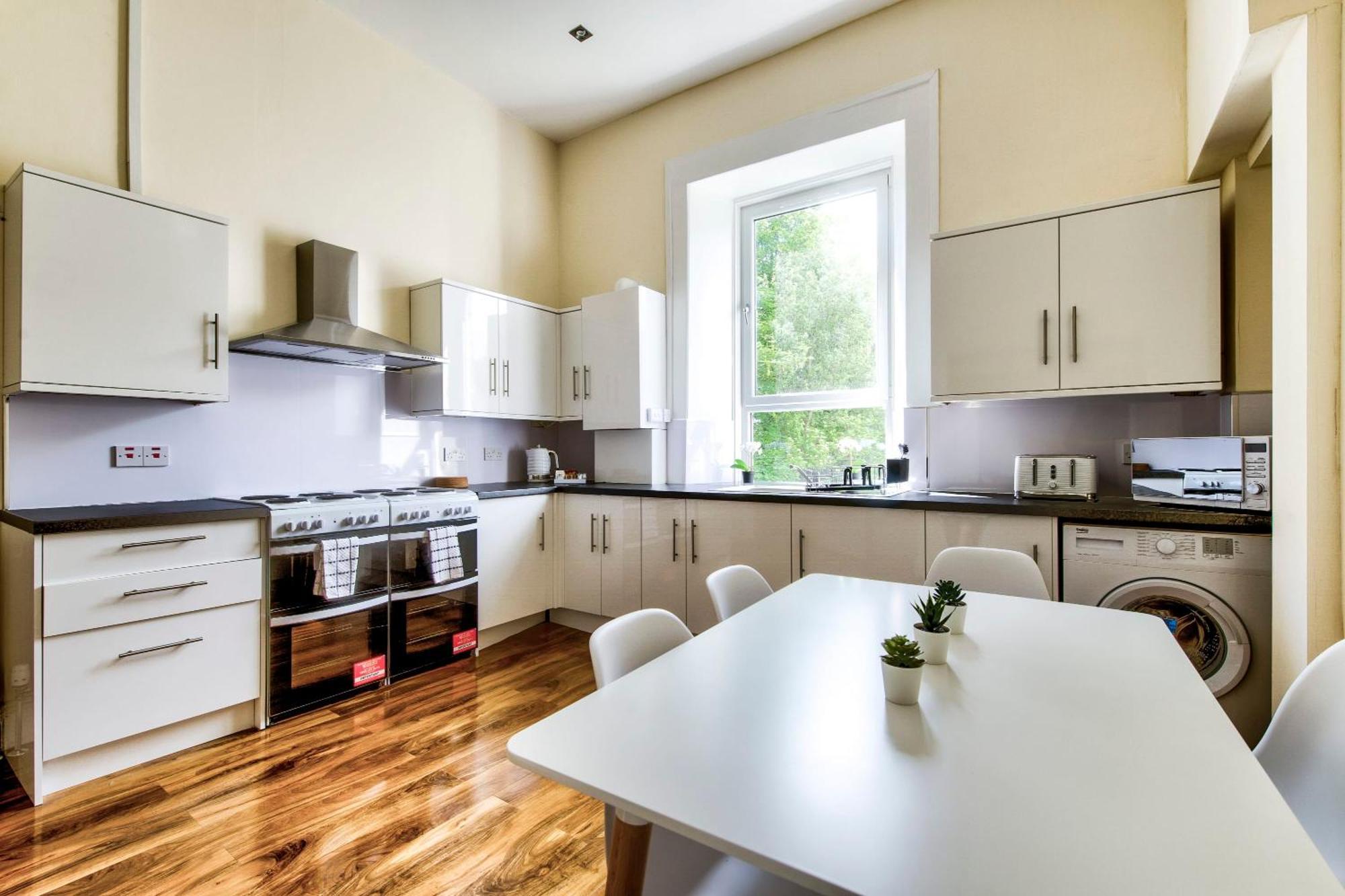 Stunning 5 Bedroom Apt, Close To City Centre, Sec, Hydro And Motorway Глазгоу Екстериор снимка