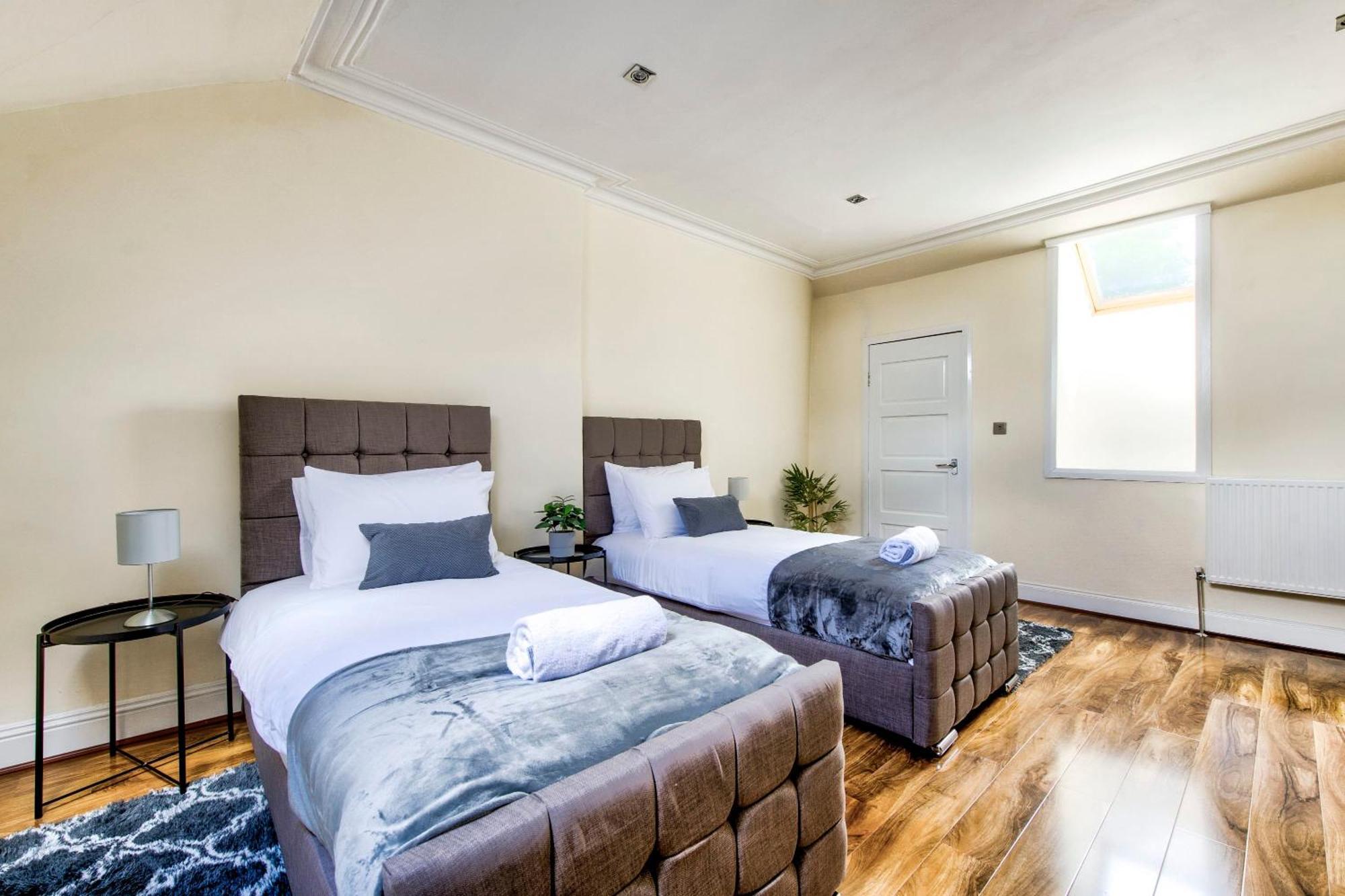 Stunning 5 Bedroom Apt, Close To City Centre, Sec, Hydro And Motorway Глазгоу Екстериор снимка