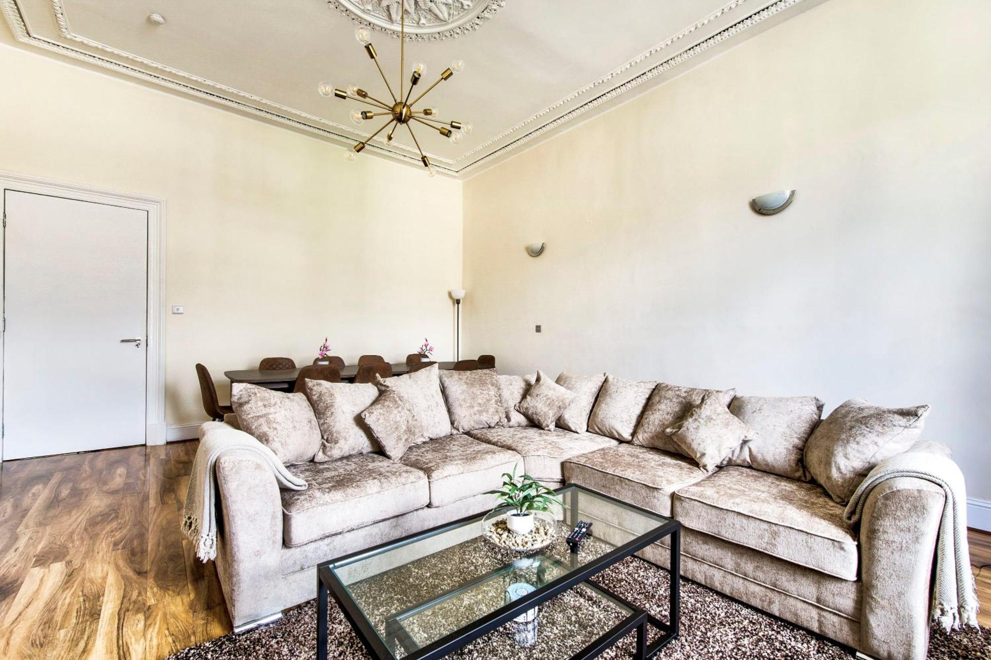 Stunning 5 Bedroom Apt, Close To City Centre, Sec, Hydro And Motorway Глазгоу Екстериор снимка